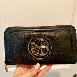 Tory Burch Amanda Continental Wallet